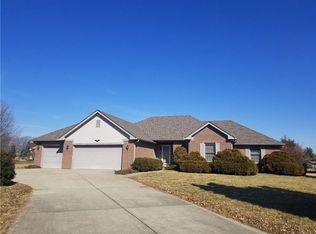 5684 W Stonehaven Ln, New Palestine, IN 46163