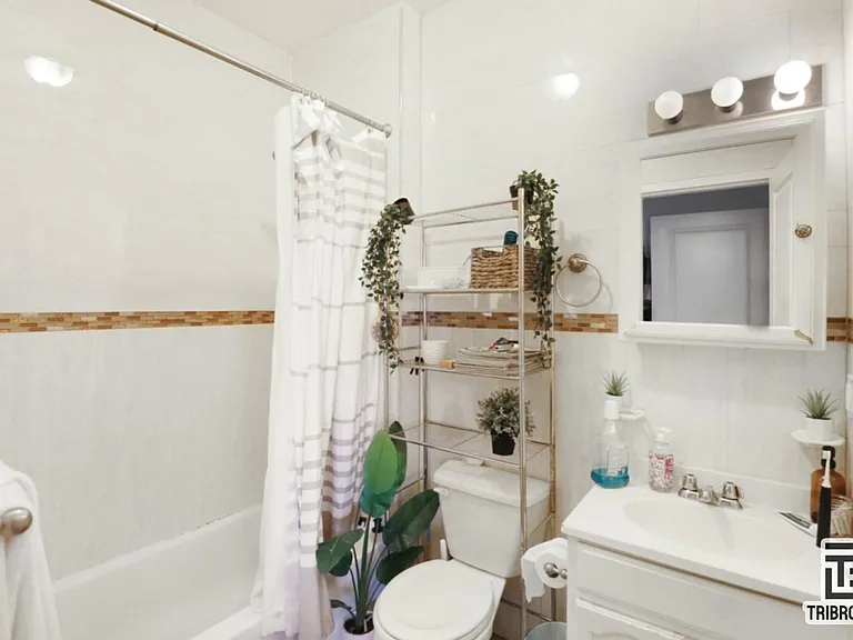 421 Smith St #3R — Photo 8
