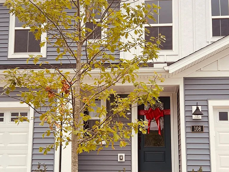 108 Mora Blvd — Photo 2