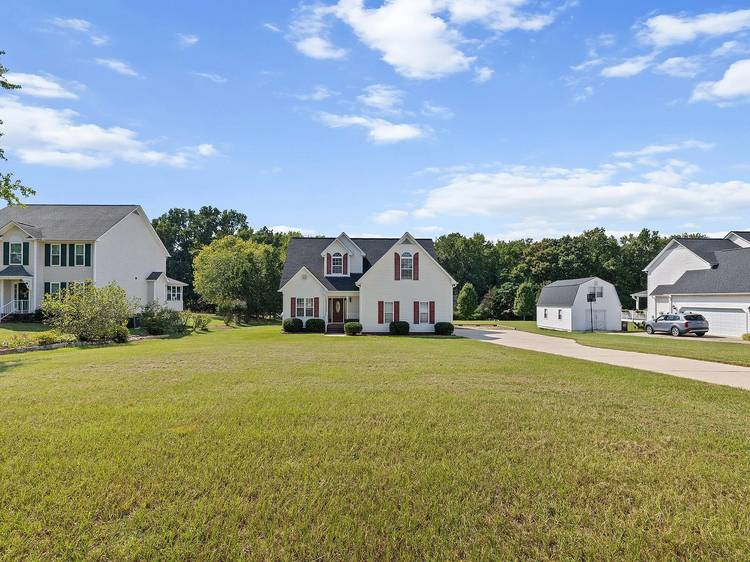 3 bed, 2.5 bath, 1915 sqft, $2,200 — Photo 3