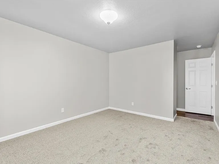 Heather Downs Apartments — Photo 16