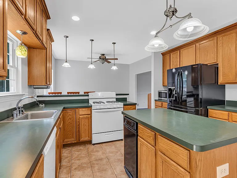 333 Nighthawk Ln — Photo 16