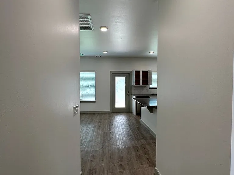 13508 Vinita Dr — Photo 32
