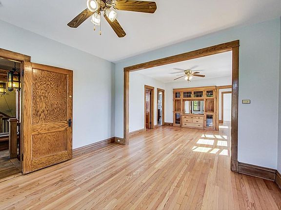 5th image of 2249 N Lawndale Ave #1
