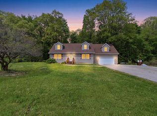 9949 Crofoot Rd, Fowlerville, MI 48836