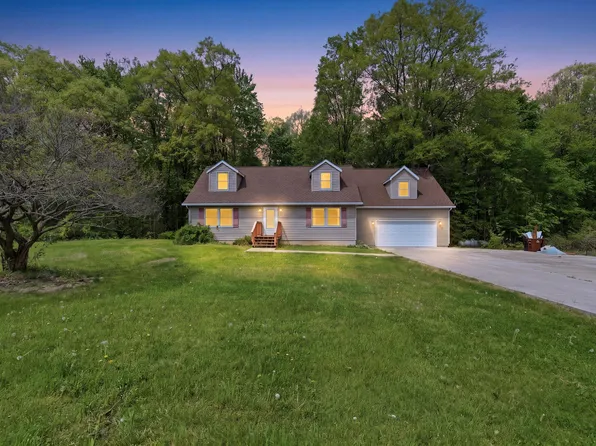 9949 Crofoot Rd, Fowlerville, MI 48836