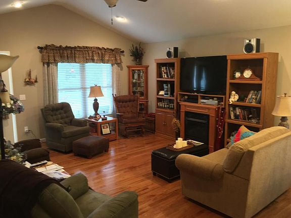 3rd image of 544 Woodgate Dr