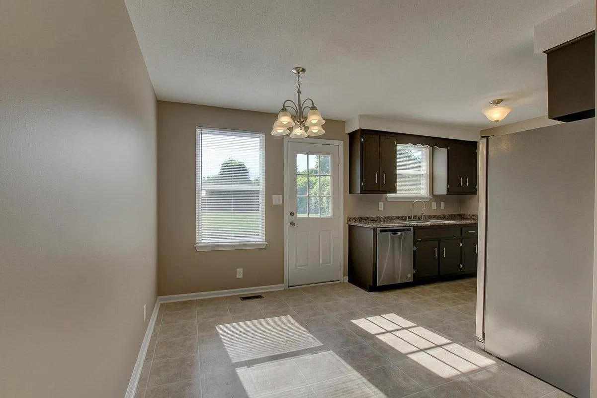 386 Donna Dr — Photo 4