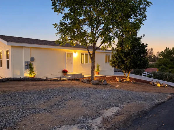 2605 1/2 Kauana Loa Dr, Escondido, CA 92029