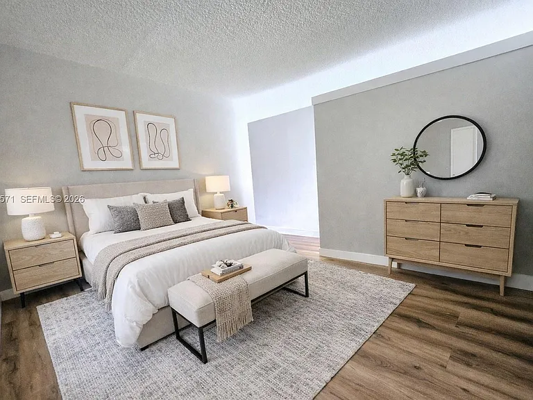 335 SW 20th St #8 — Photo 8