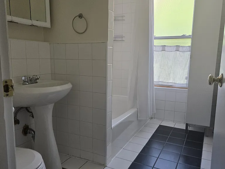 236 Hoyt St #2 — Photo 9