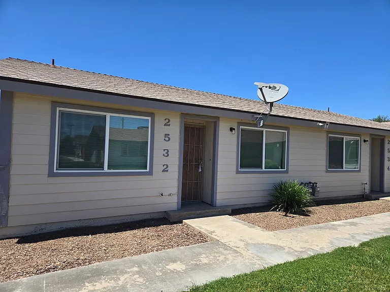 2532 W Chestnut Ct — Photo 1