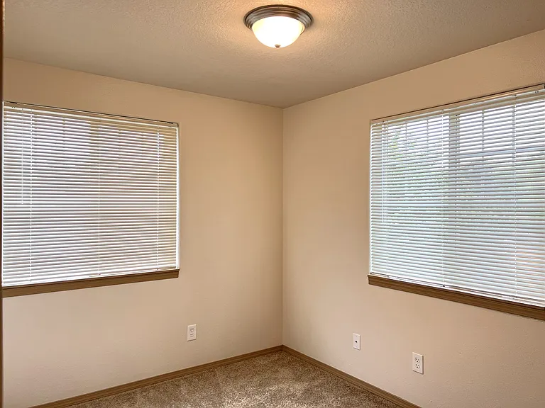 636 Browning Ave S — Photo 7
