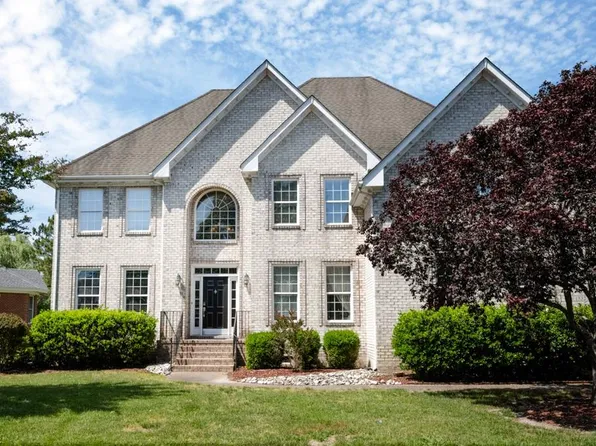 1332 Club House Dr, Chesapeake, VA 23322