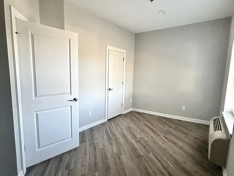 30 S Doughty Ave — Photo 10