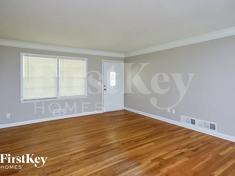 1175 Milstead Ave NE — Photo 2