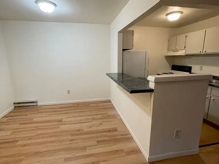 University Park Apartments near Cornell University — Photo 411