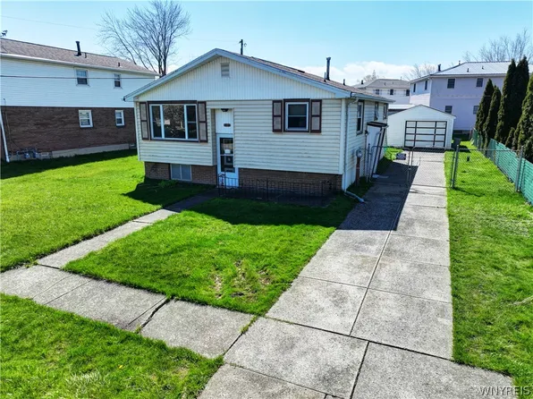 17 Sandra Dr, Lackawanna, NY 14218