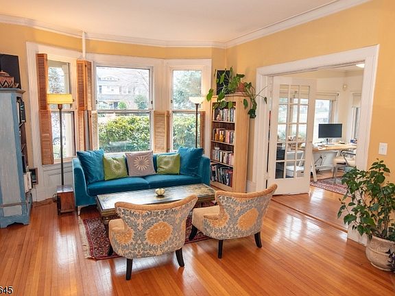 5th image of 110 Montclair Ave