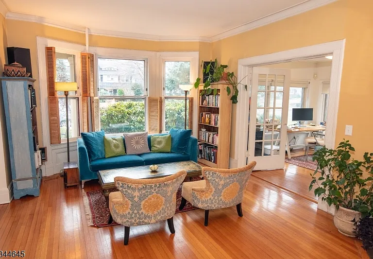 110 Montclair Ave — Photo 5