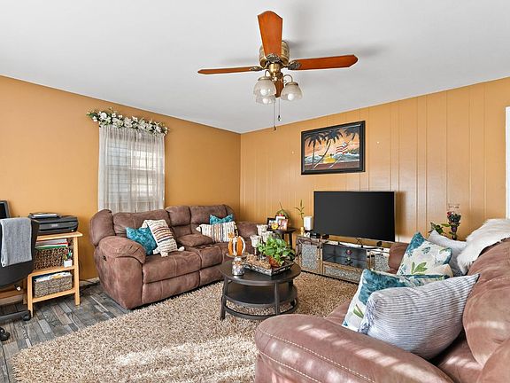 4th image of 3927 Oak Crest Ln