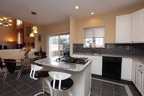 5th image of 206 Crittenden Dr