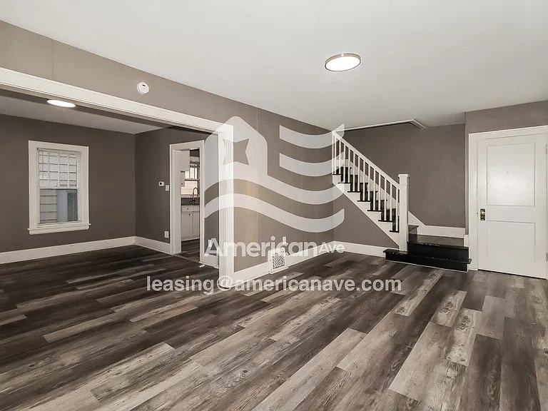 1268740_002_wm_-_living_room_13367980.jpg