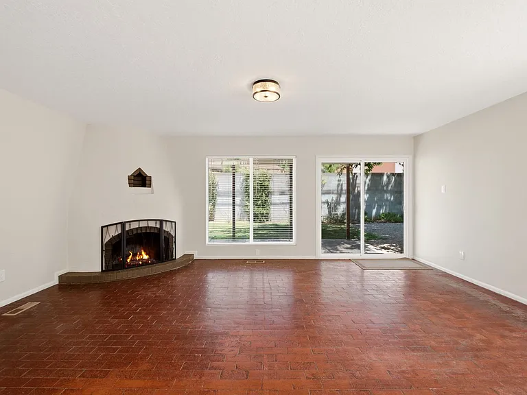 9817 Mary Ellen Pl NE — Photo 22