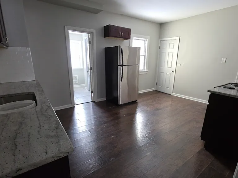 1625 Lakewood Ave — Photo 5