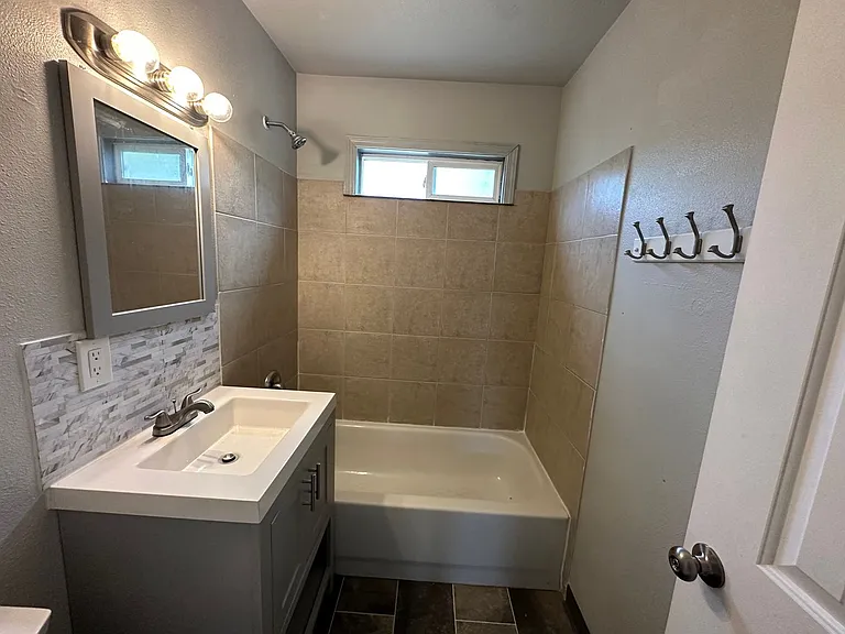 921 Alameda Ave — Photo 8