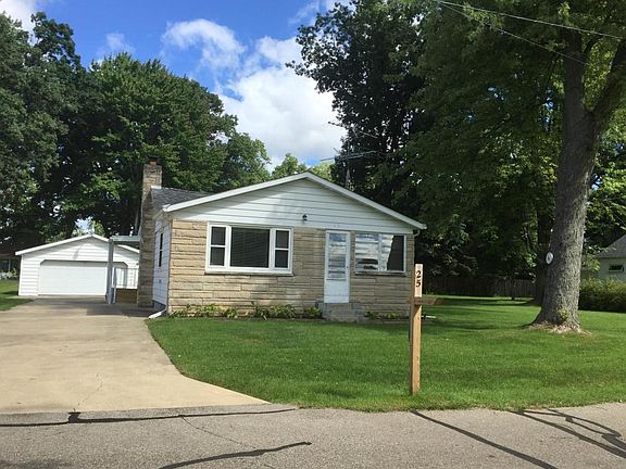2nd image of 25 E Hazelwood Ct