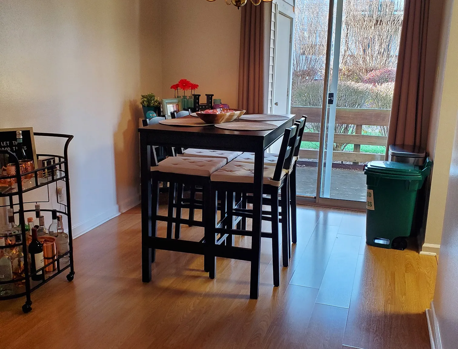 2 bed, 1000 sqft, $1,550 — Photo 2