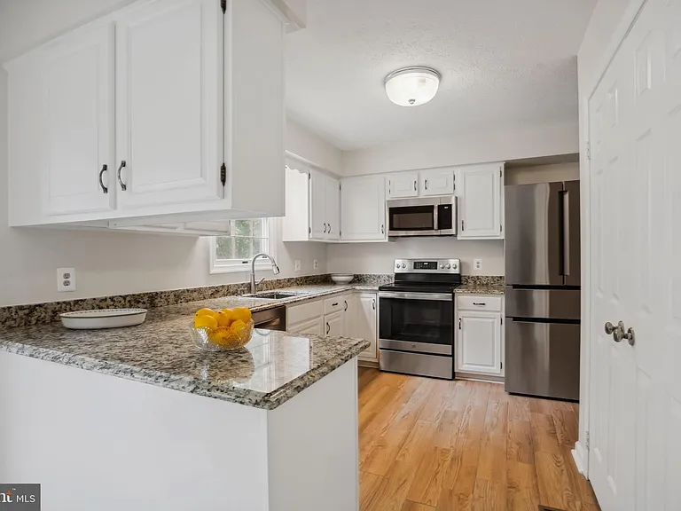 9708 Locust Hill Dr — Photo 19