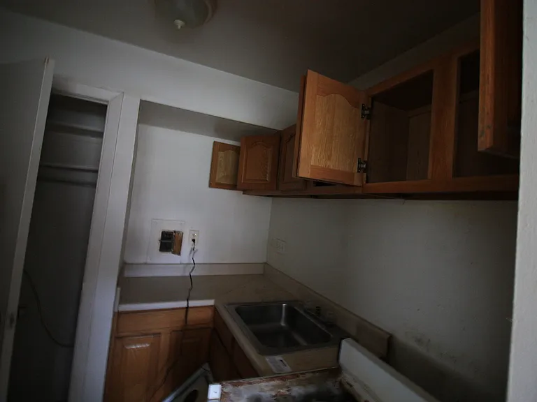 810 Nat Ct — Photo 3