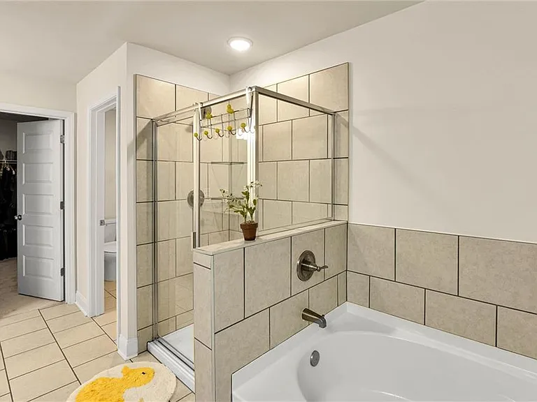 2423 Chene Dr — Photo 29