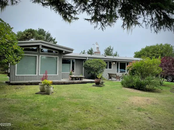 89844 Sea Breeze Dr, Warrenton, OR 97146