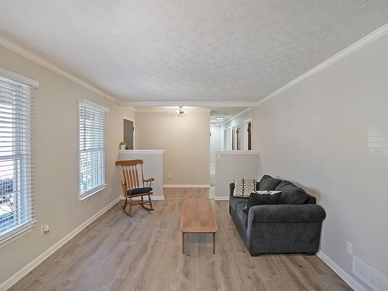 752 Mountainbrooke Cir — Photo 3