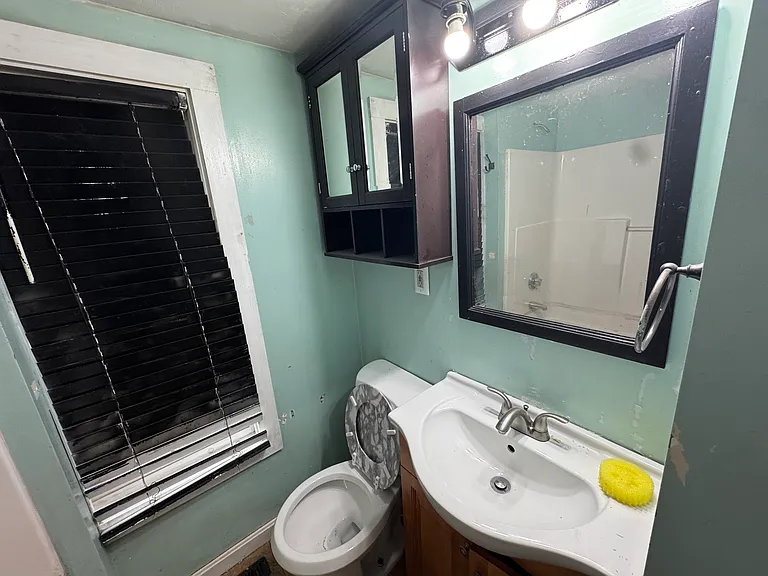 64 1/2 Ash St #1 — Photo 8