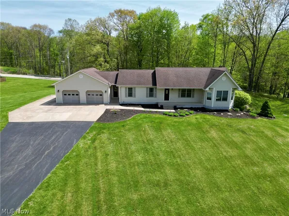 8600 Honeysuckle Dr, Dresden, OH 43821