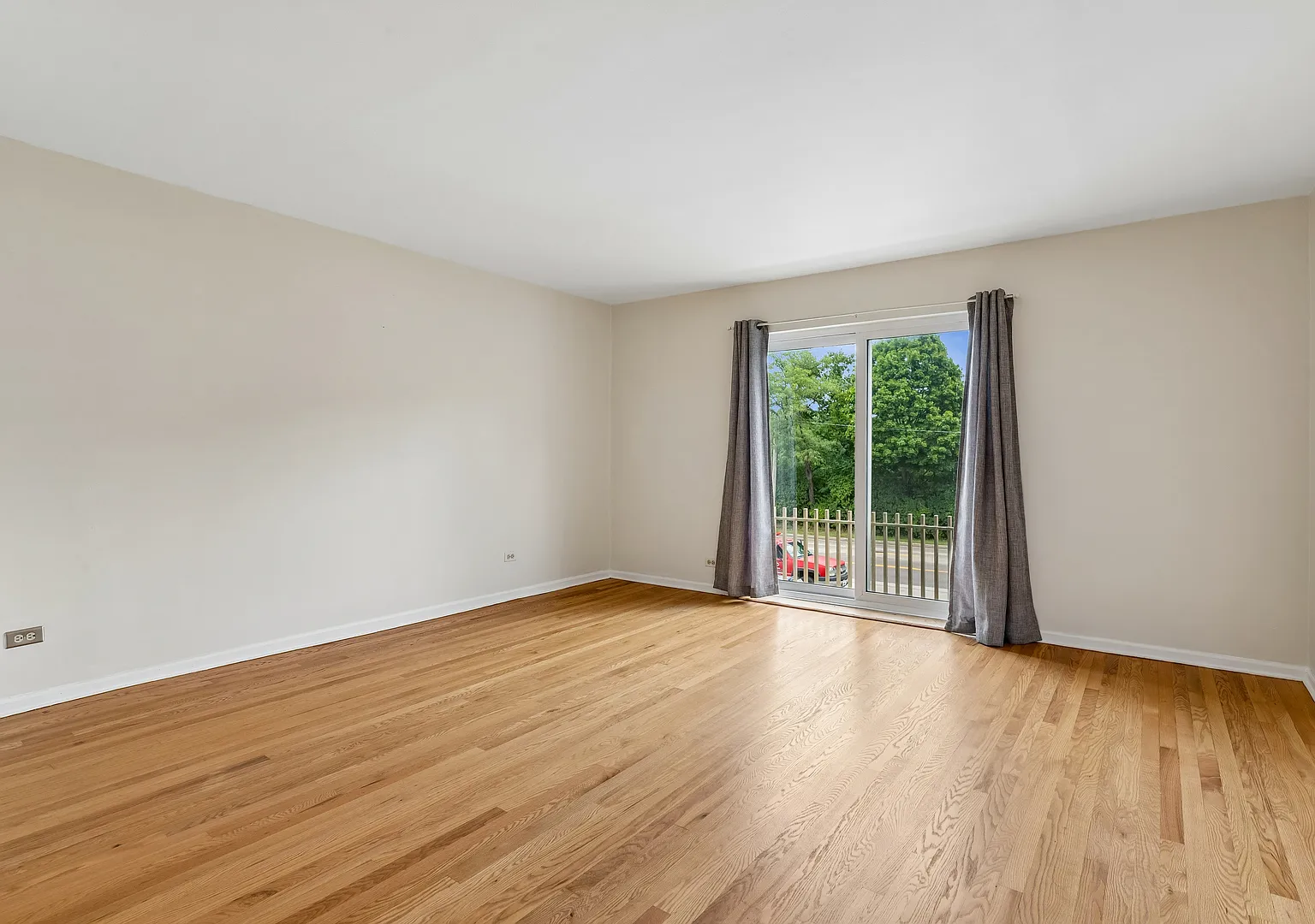 2 bed, 1000 sqft, $2,300 — Photo 3