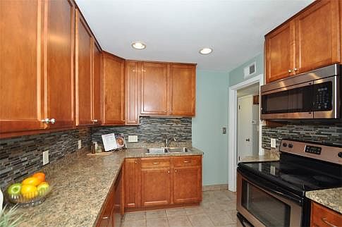 5th image of 7705 Livingston Ave