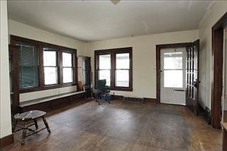 2nd image of 51 James St