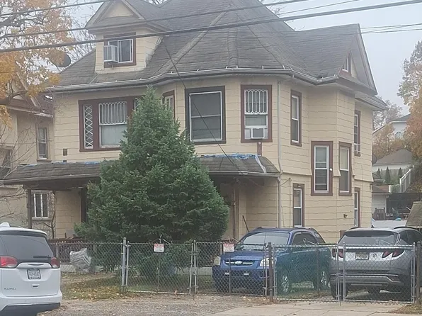 1324 Bay St, Staten Island, NY 10305