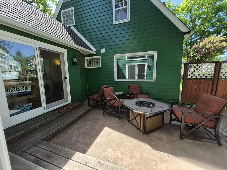 1122 E 6th St — Photo 24