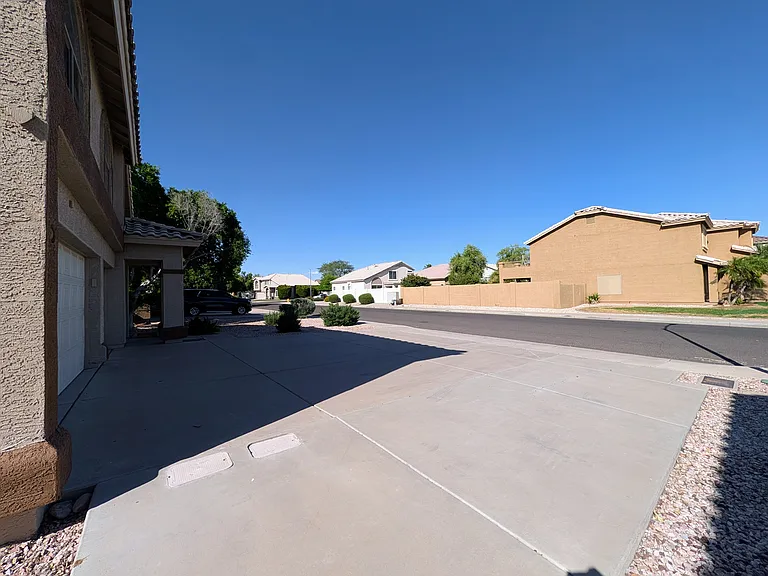 6416 N 78th Ln — Photo 11