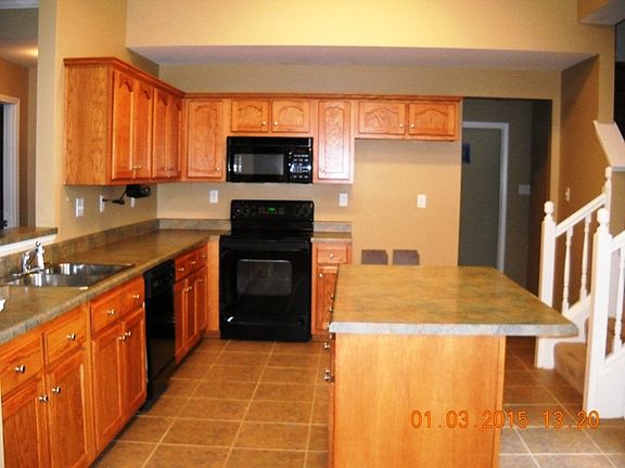 Kit. w/center island