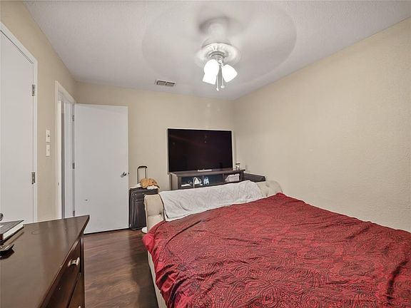 4th image of 3032 Liberty Dr