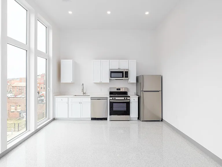 78-80 Middlesex St #205 — Photo 2