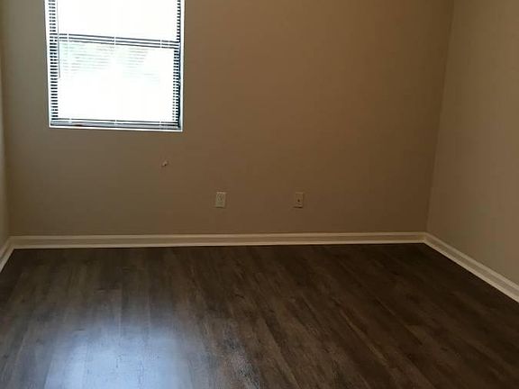 4th image of 3200 E 5th St