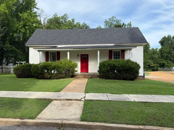 217 West St, Senatobia, MS 38668